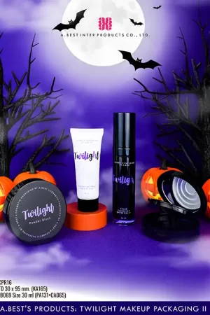 แพคเกจจิ้ง Makeup ของบริษัทเอ.เบสท์ อินเตอร์ โปรดักส์ จำกัด ผลิตหลอดโฟมสีขาว Dia 30 ขวดเซรั่ม 30 g ครอบอลูมิเนียม และตลับแป้งกลมสีดำ วางบนื้นสีม่วงที่มีพักทองและต้นไม้อยู่ด้านหลัง