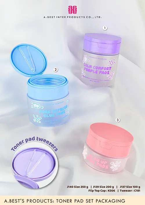 กระปุกTonerPad ของบริษัทเอ.เบสท์ อินเตอร์ โปรดักส์ จำกัด มี ไซส์ 100 g, 200 g, 250 g คู่ฝาฟลิปสีพีช สีม่วงและสีฟ้าที่มีล็อคที่คีบ Toner พร้อมพิมพ์สกรีน น่ารักๆ วางบนผ้าสีขาว